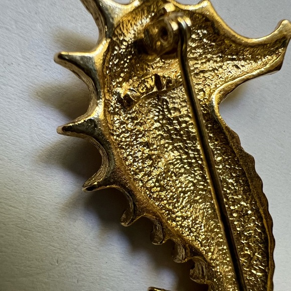 Gold & Black Seahorse Brooch - Picture 3 of 8